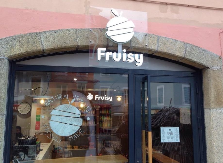 Décoration adhésive de vitrine pour FRUISY (Evian)